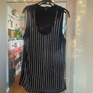 Sleeveless top with sequences, sizes M